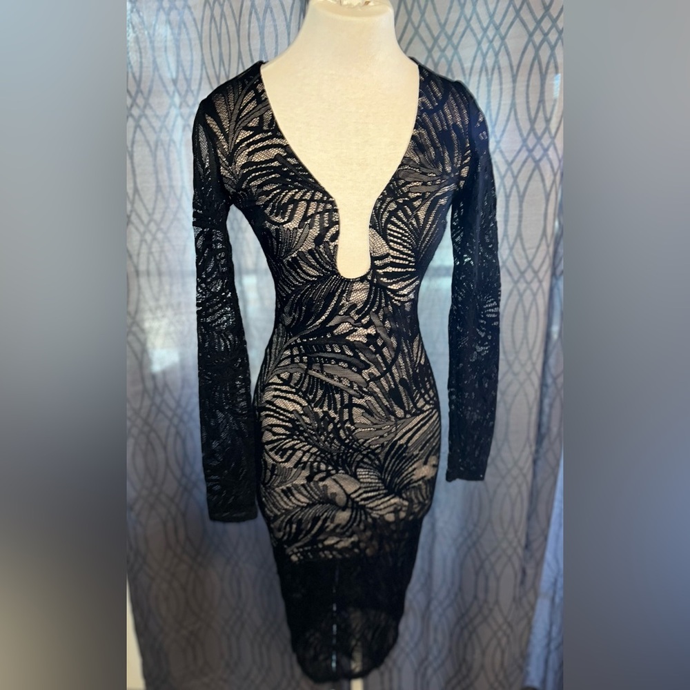 Bebe Black Lace Dress Tan Underlining Low Cut V-Neck Longsleeve  [G-41]